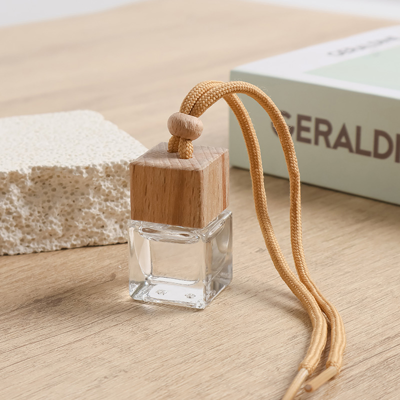 Chic Car Perfume - Elegant Hanging Air Freshener for Stylish Spaces