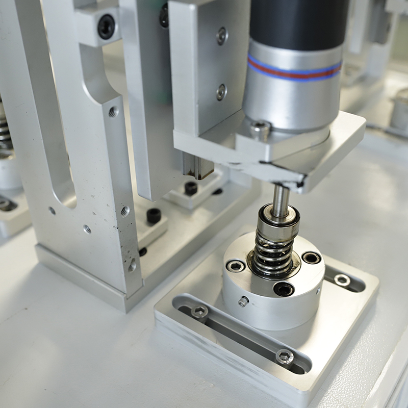 Аккумуляторный шуруповерт с контролем крутящего момента