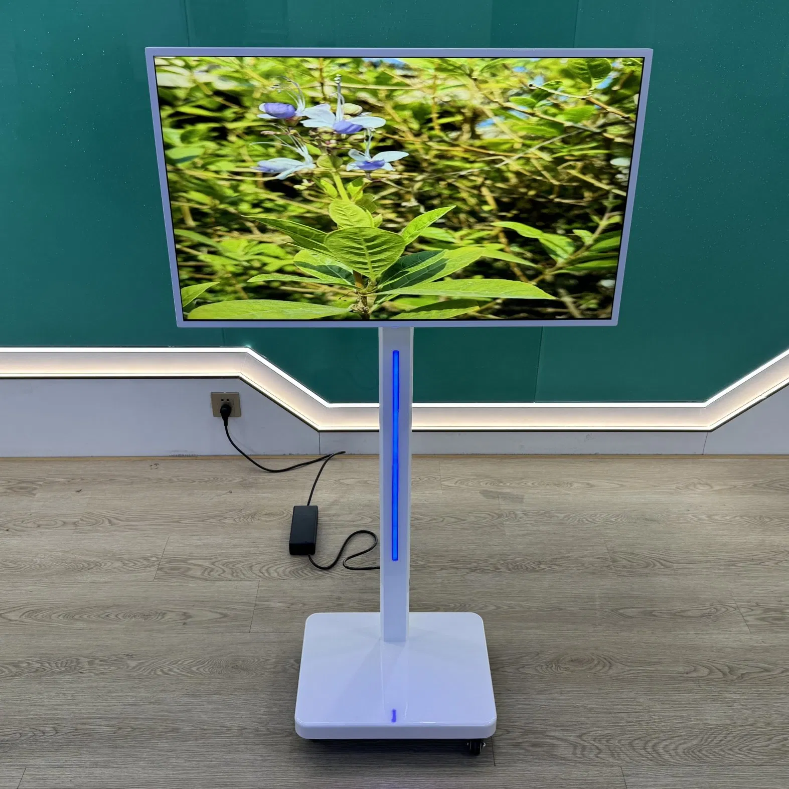 Indoor Advertising Customized 32 Inch Floor Stand Display Digital Signage Totem LCD Screens