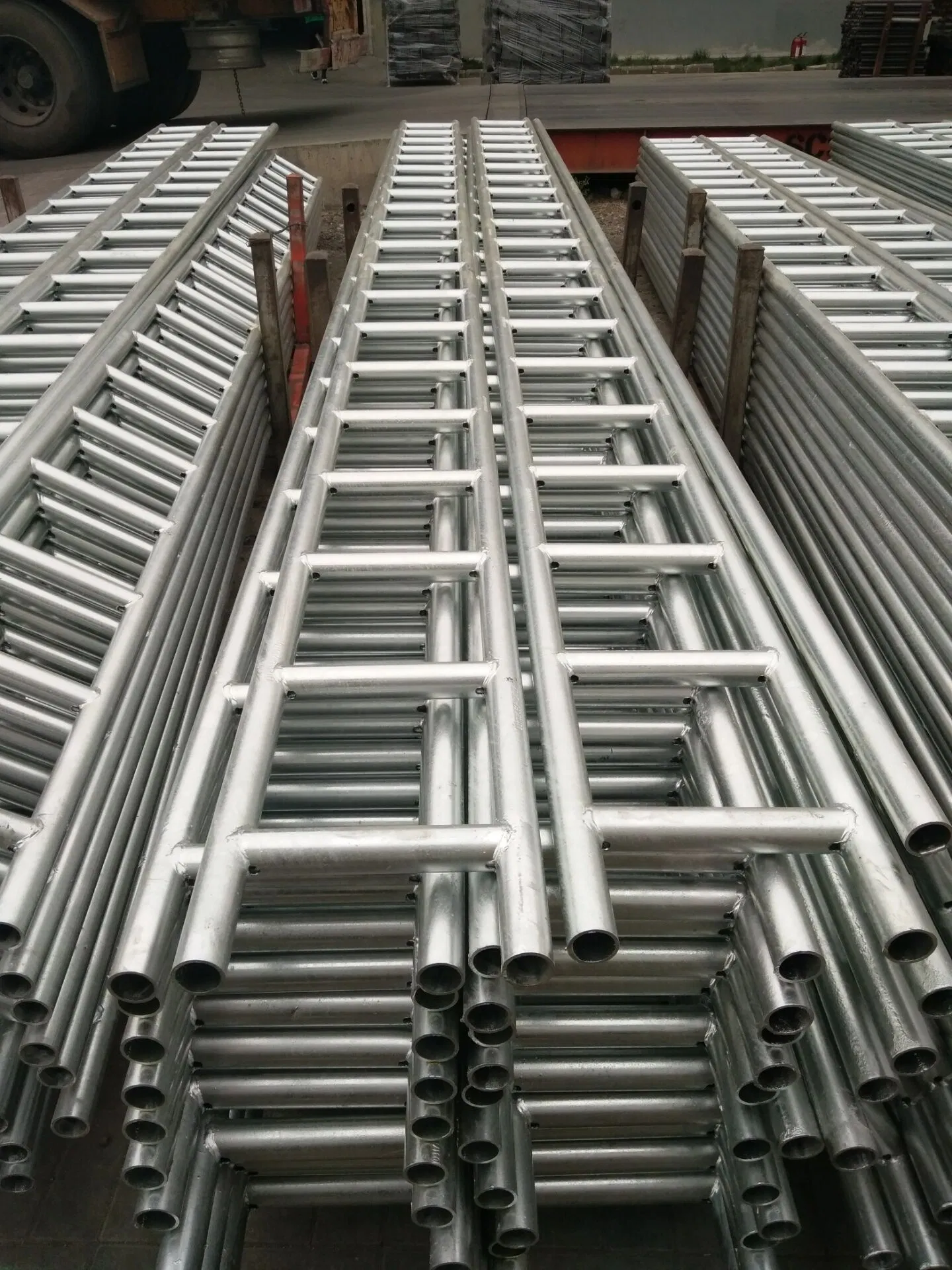 High Quality Galvanized Steel Staircase Scaffolding Climb Step Ladder for Construction