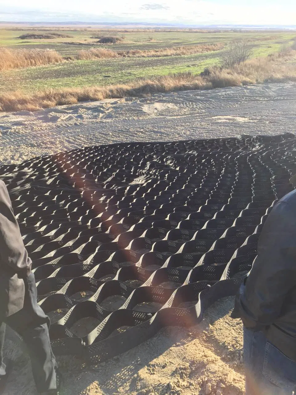 Textured with Holes HDPE Cellular Confinement System Honeycomb Geocell