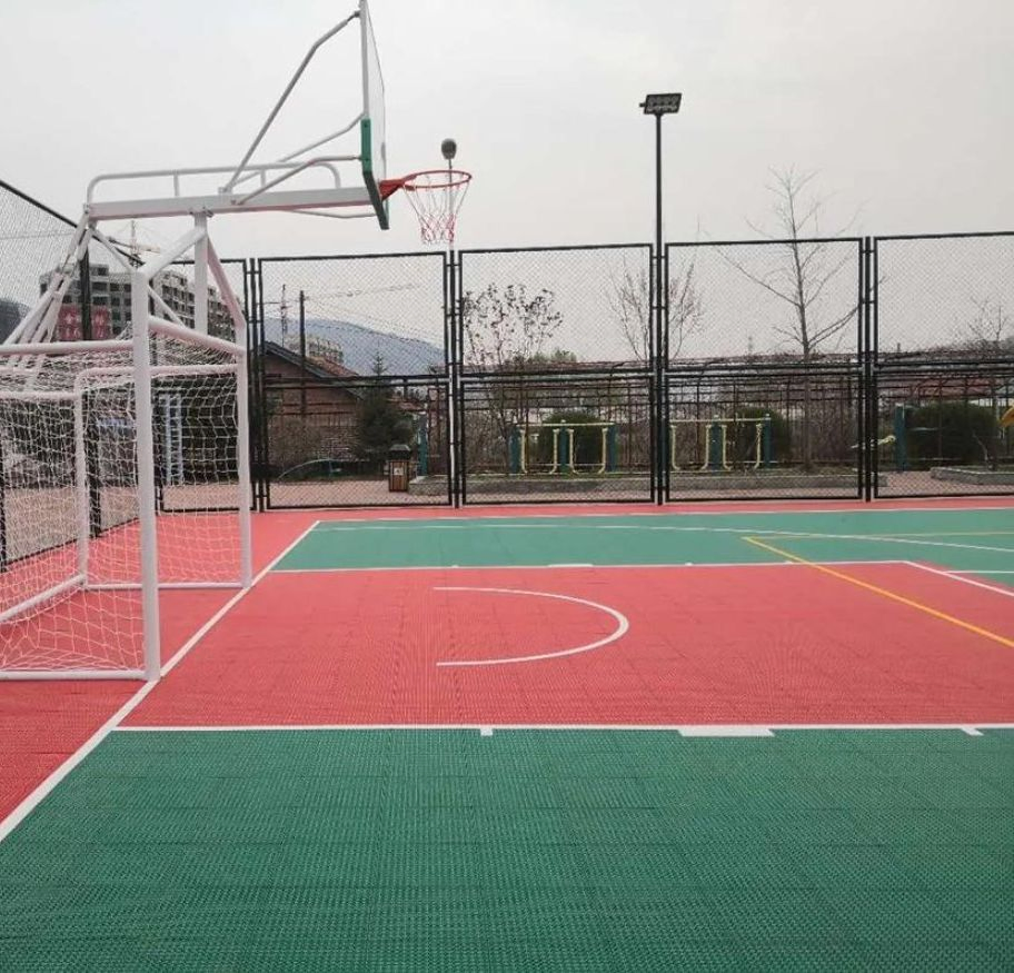 Durable Black and Green PVC Coated Fencing for Sports Courts