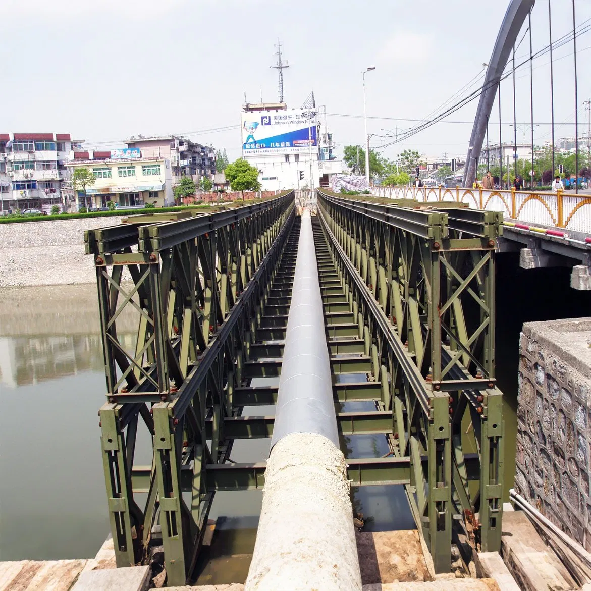 Durable Concrete Pedestrian Bridge for Safe Urban Walkways