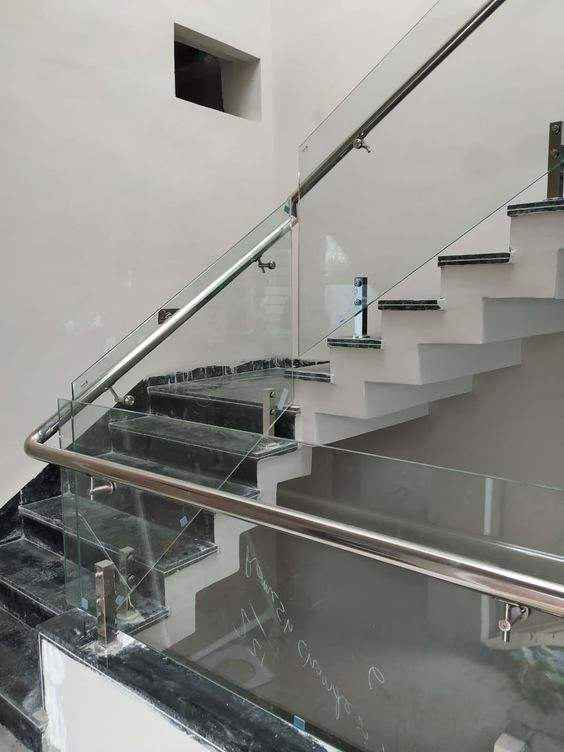 Cbmmart Staircase Factory Provided Plate Support Stainless Steel Railing Spigot Glass Staircase