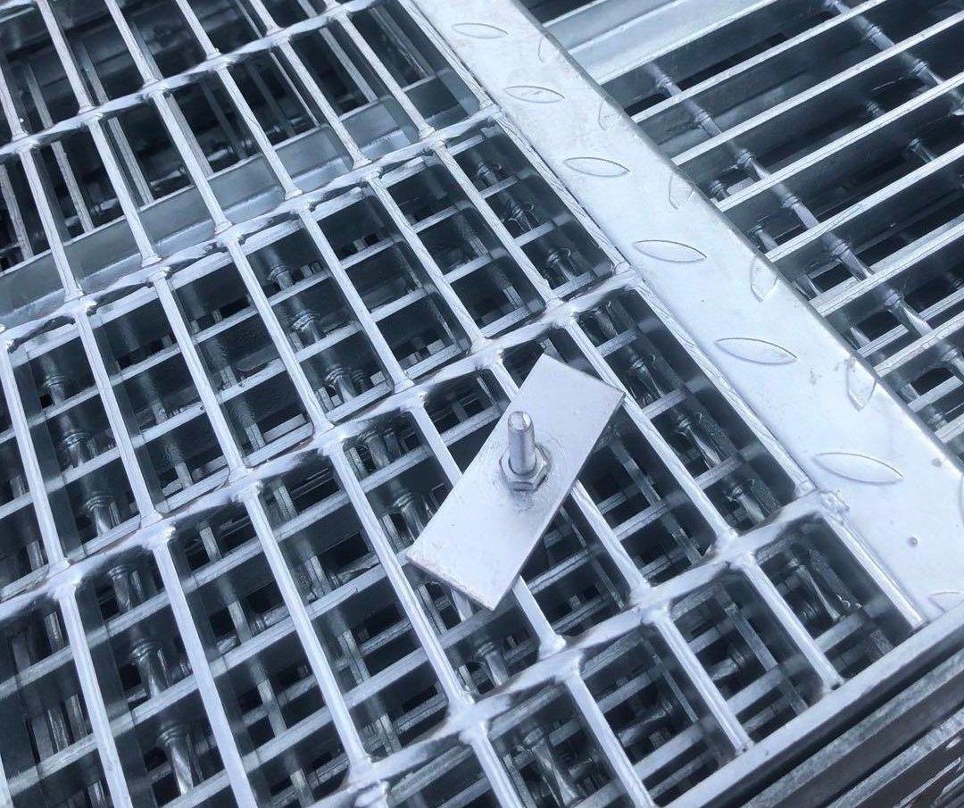 Outdoor Galvanized Steel Grating Steel Stair Tread