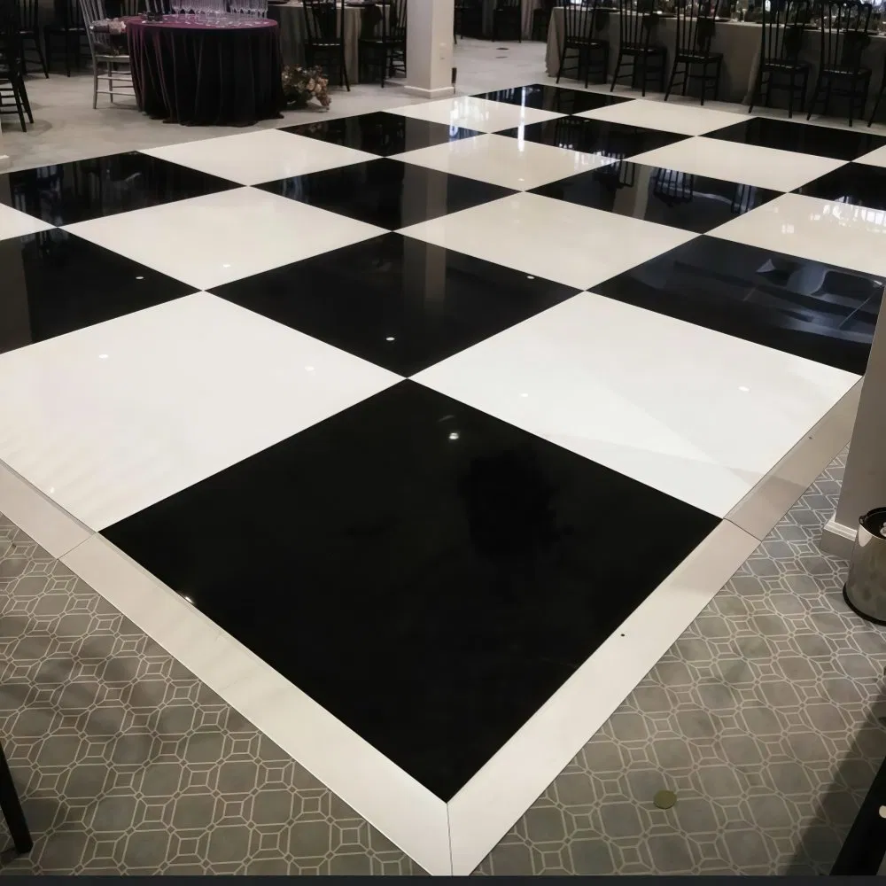 Модульный танцпол в черно-белую клетку для мероприятий