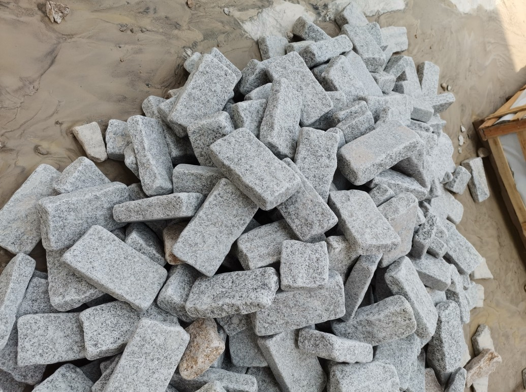Tumbled Grey/Beige/Red/Black Granite Cobble Stone/Cubestones/Paving Stone for Outdoor