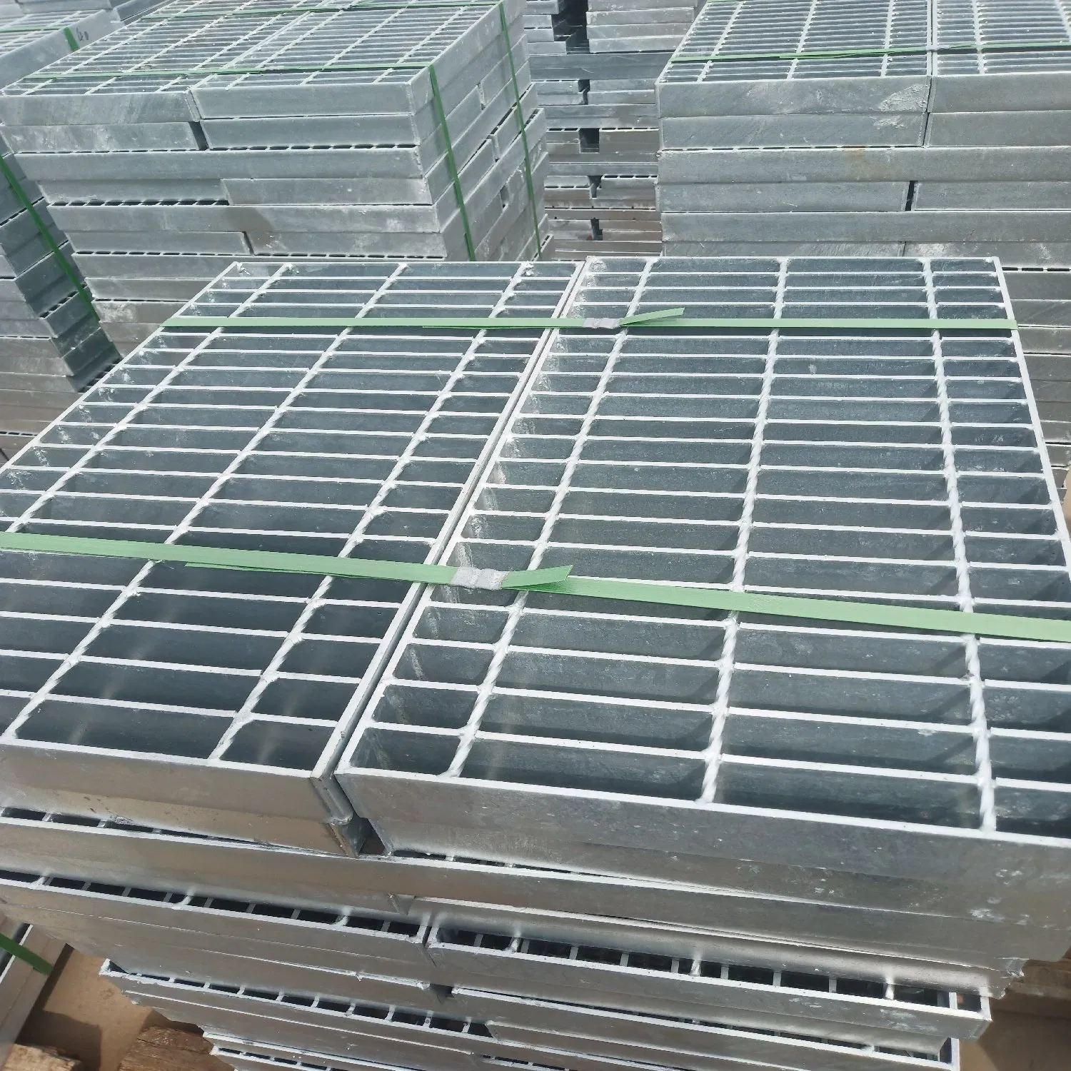 Anti-Slip Quick-Release Clamp Serrated Steel Bar Grating for Modular Flooring