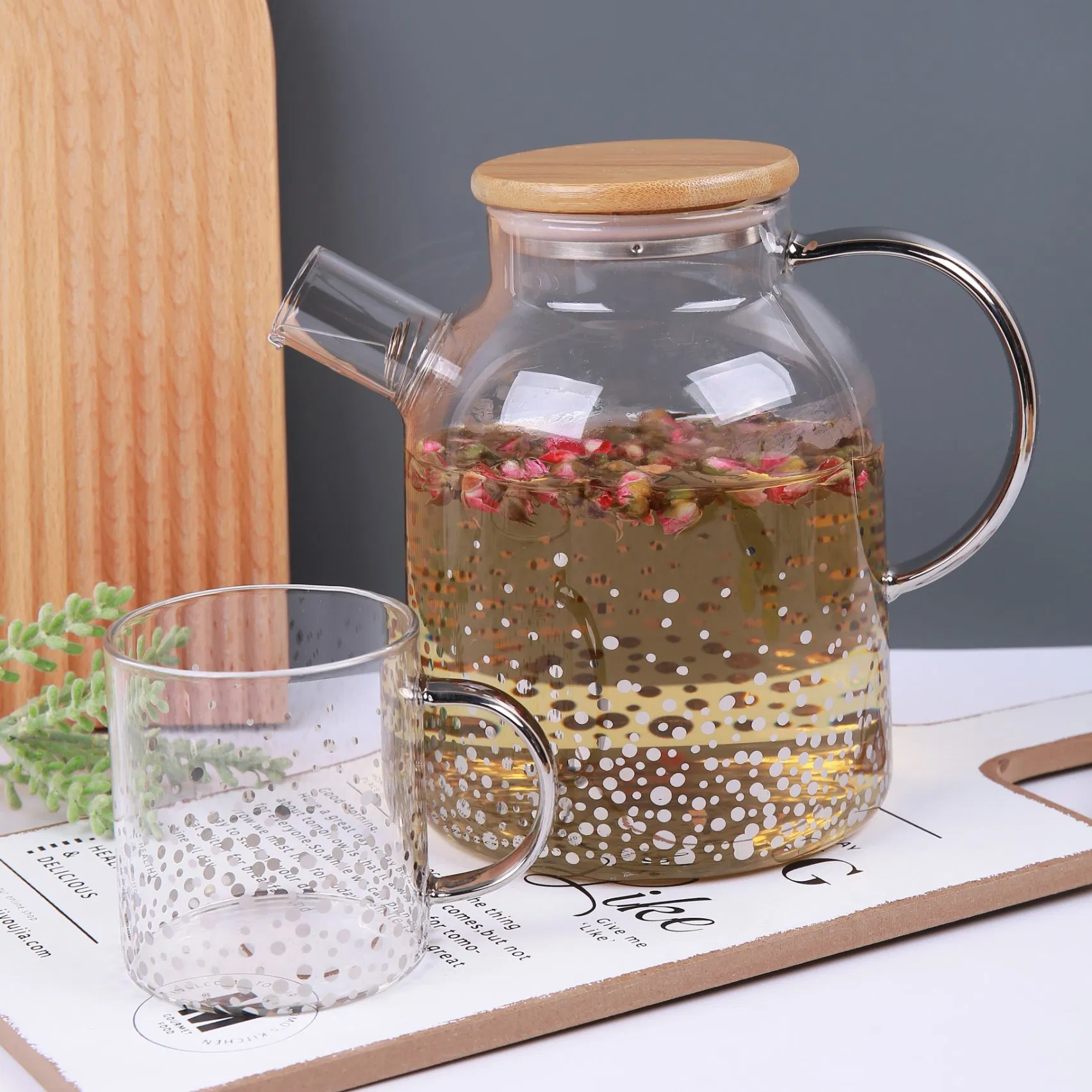 1.8L Drinking Water Tea Pot Glass with Bamboo Lid