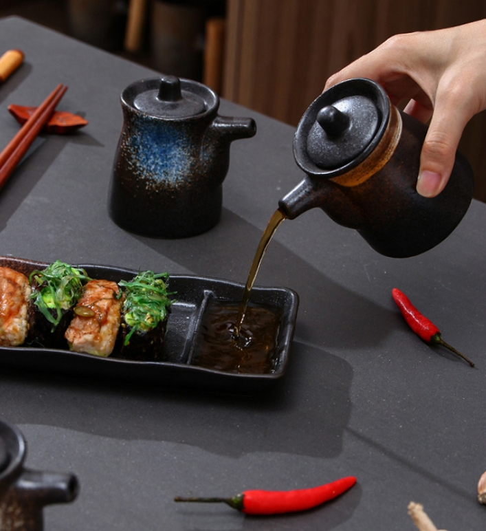 Wholesale Japanese Style Oil Dispenser Seasoning Bottle Pitcher Soy Sauce Jar Pot Vinegar Ceramic Bottle for Sushi Fast Food