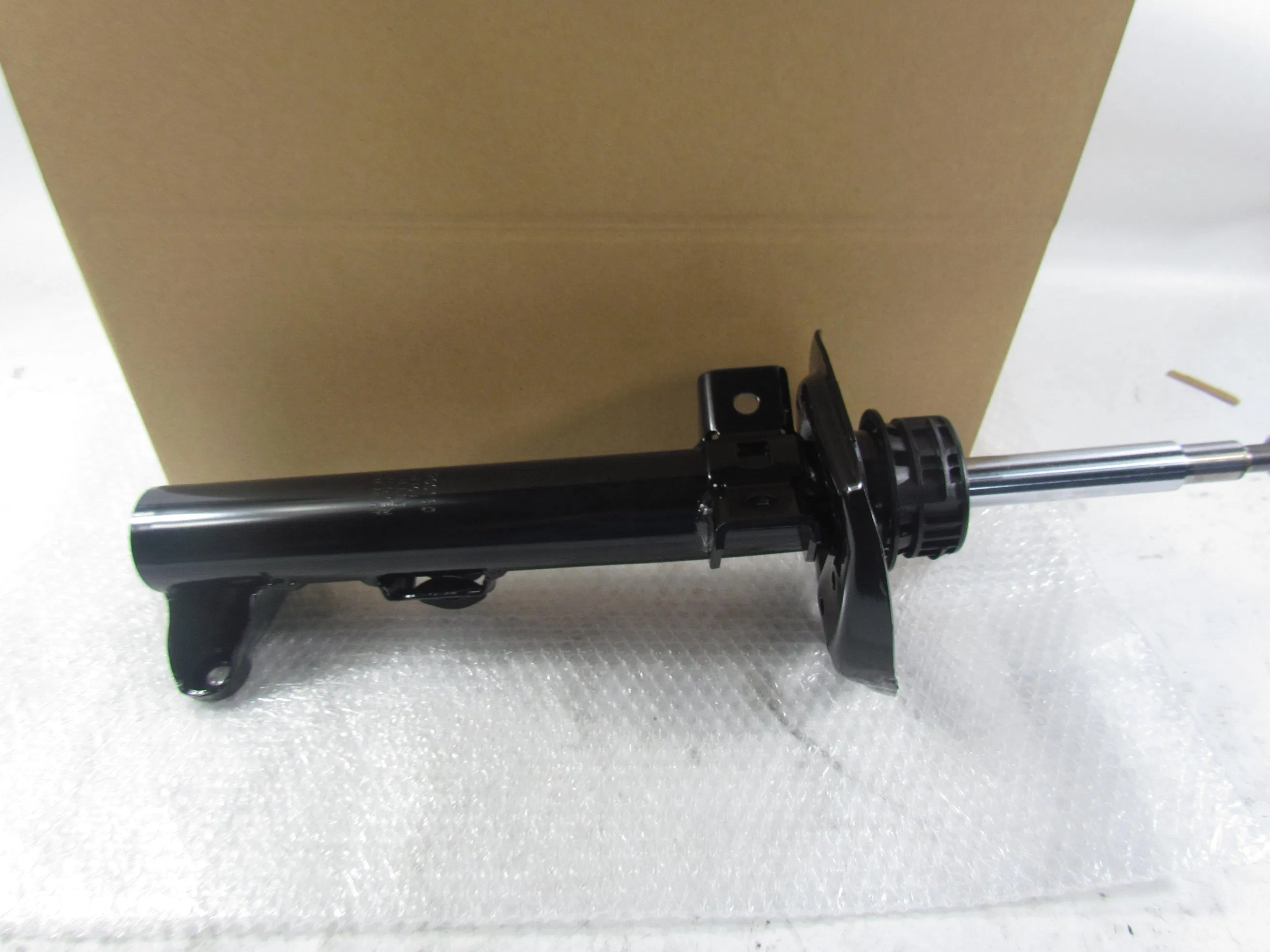 Амортизатор передней подвески Mercedes-Benz, арт. 2043200130