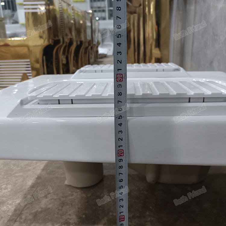 New Design High Quality White Ceramic Wc Toilets with Trapway Squatting Pan