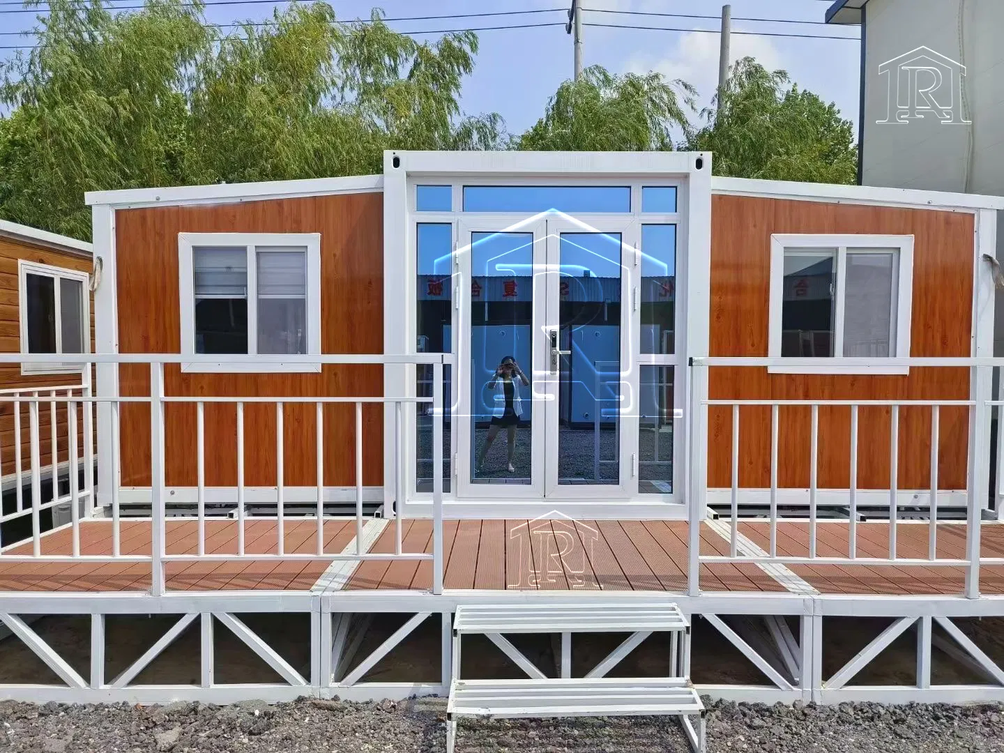 Sandwich Panel Prefabricated Portable Luxury Shipping Expandable Container House for Single Apartment
