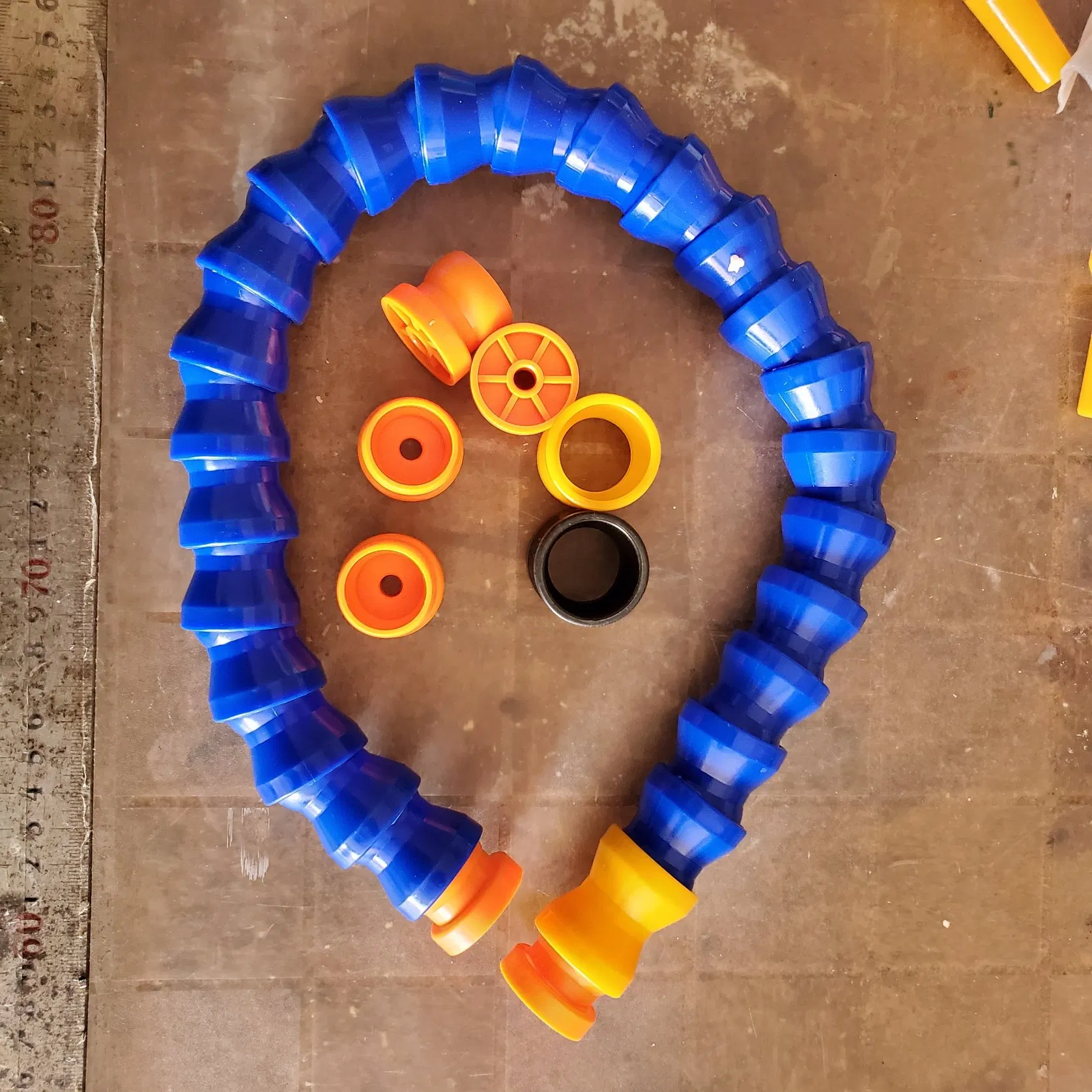 Round Nozzle Plastic Flexible Adjustable Water Oil Coolant Pipe Hose