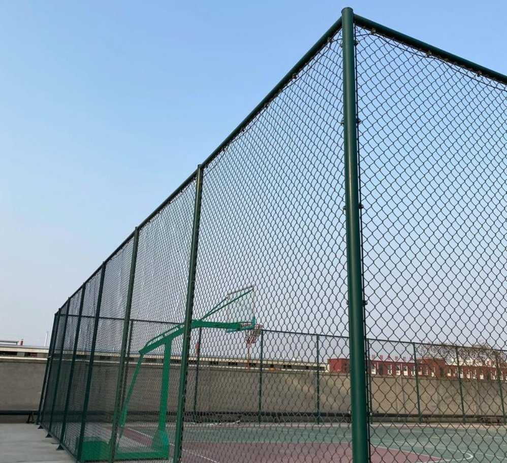 Football Stadium Field Chain Link Fence Galvanized Chain Mesh Diamond Iron Wire Mesh for Football Field Fence