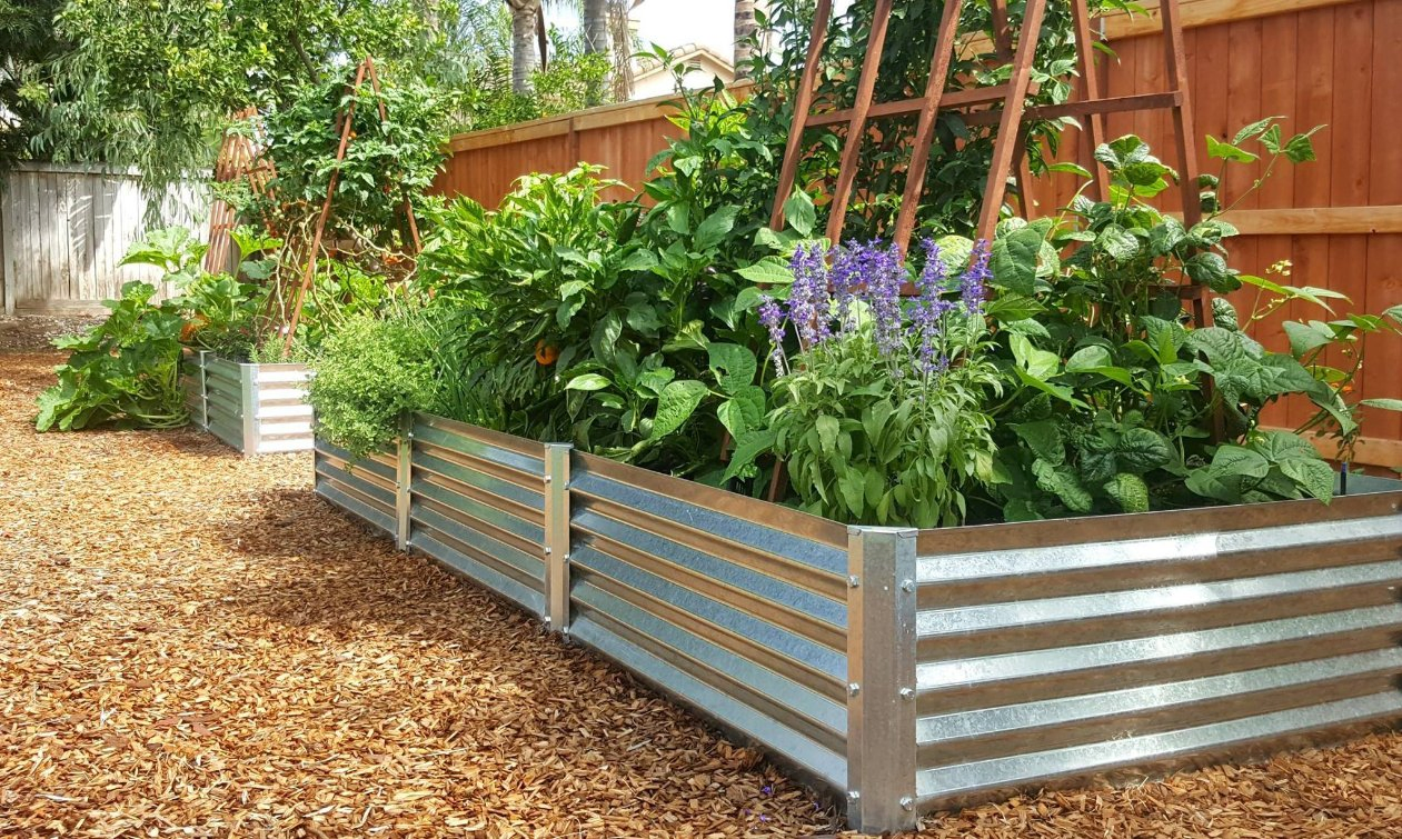 Stackable Metal Garden Bed for Vertical Gardening