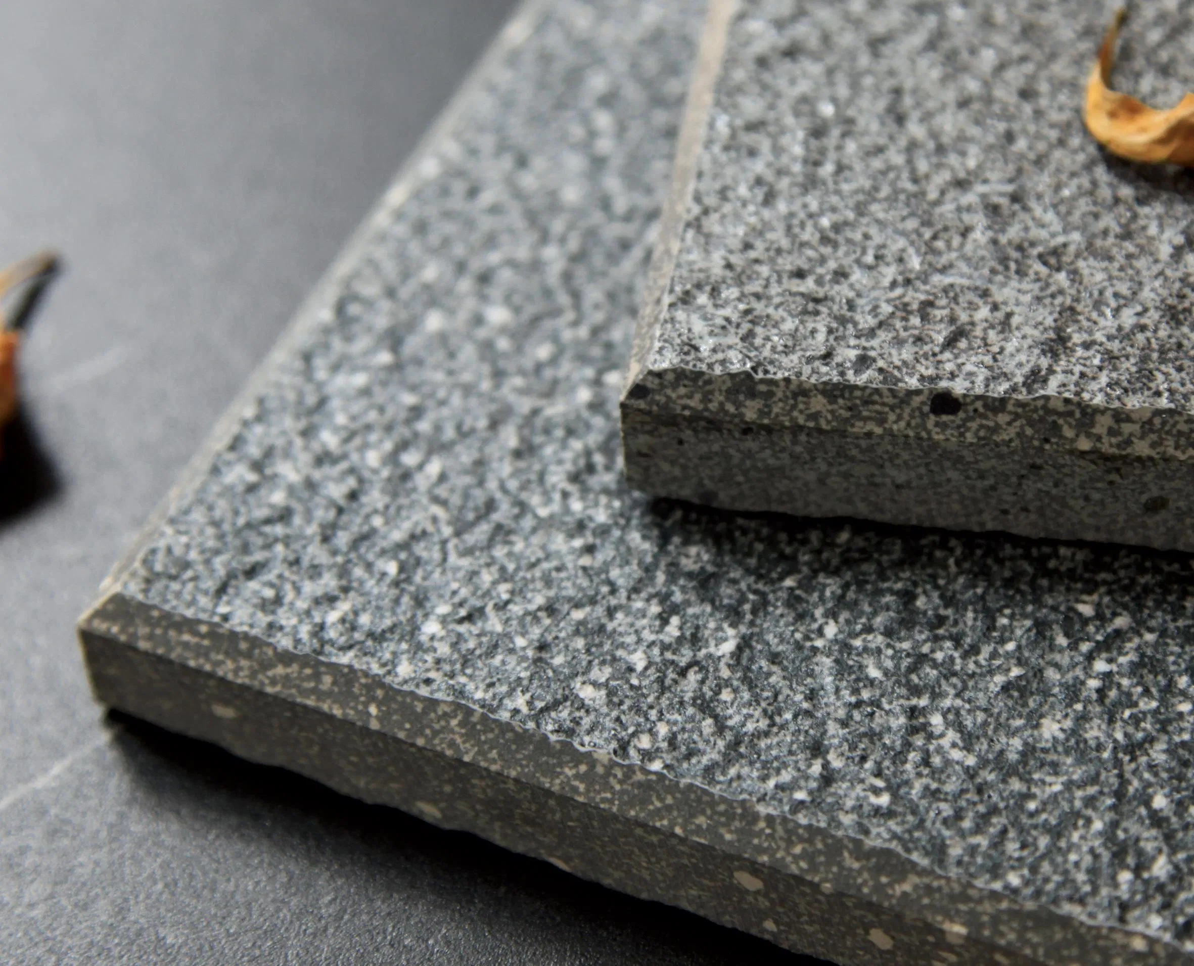 Противоскользящая тротуарная плитка Sesame Black 200x600 мм