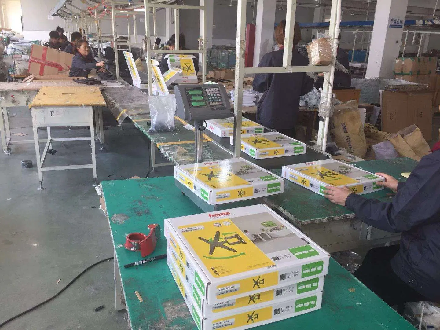 Wm6-223 Wholesale High Quality Full Motion TV Wall Mount Tilt Swivel TV Mount