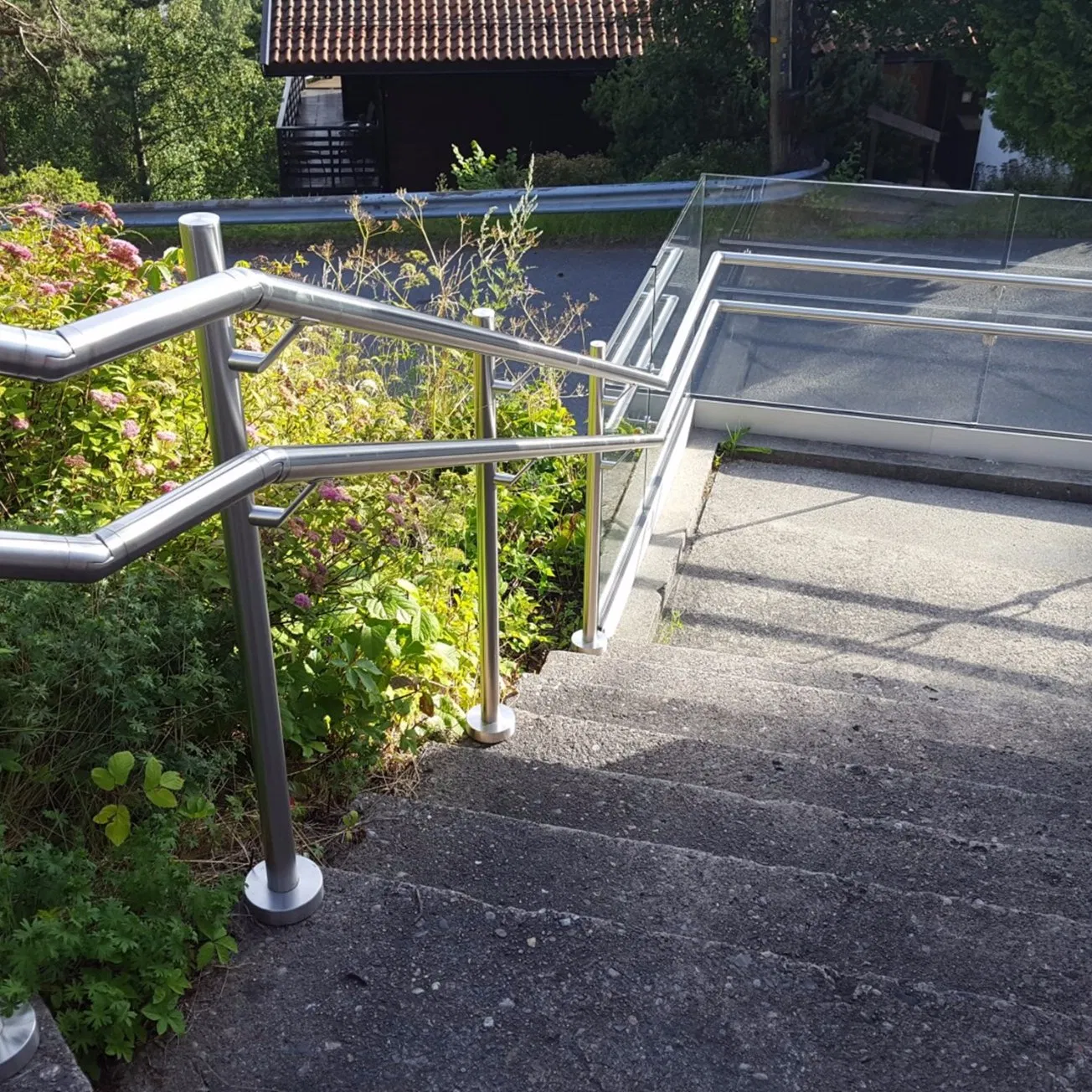 Factory Price Modern Special Post Staircase Steel Stair Glass Stairs Railing System