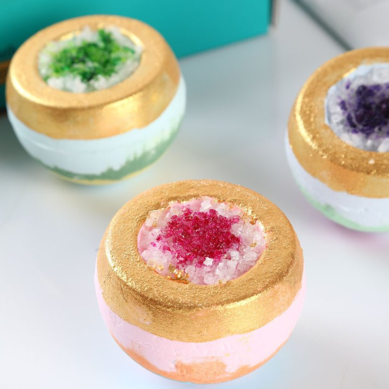 Online Wholesale Retail Bath Bubble Balls SPA Shower Essential Bath Bomb Men Women Kids Oil Exfoliating Crystal Geode Bath Bomb Gold Epsom Salt Bath Bombs Gift