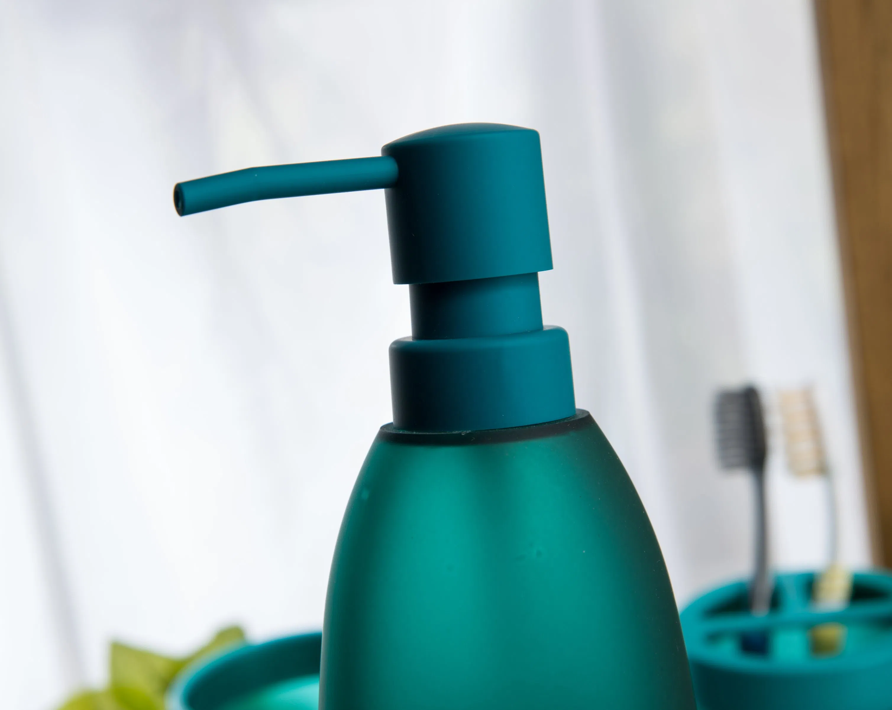Gift Plastic Lotion Bottle Plastic Shampoo Bottle with Pump by Ruuber Paint