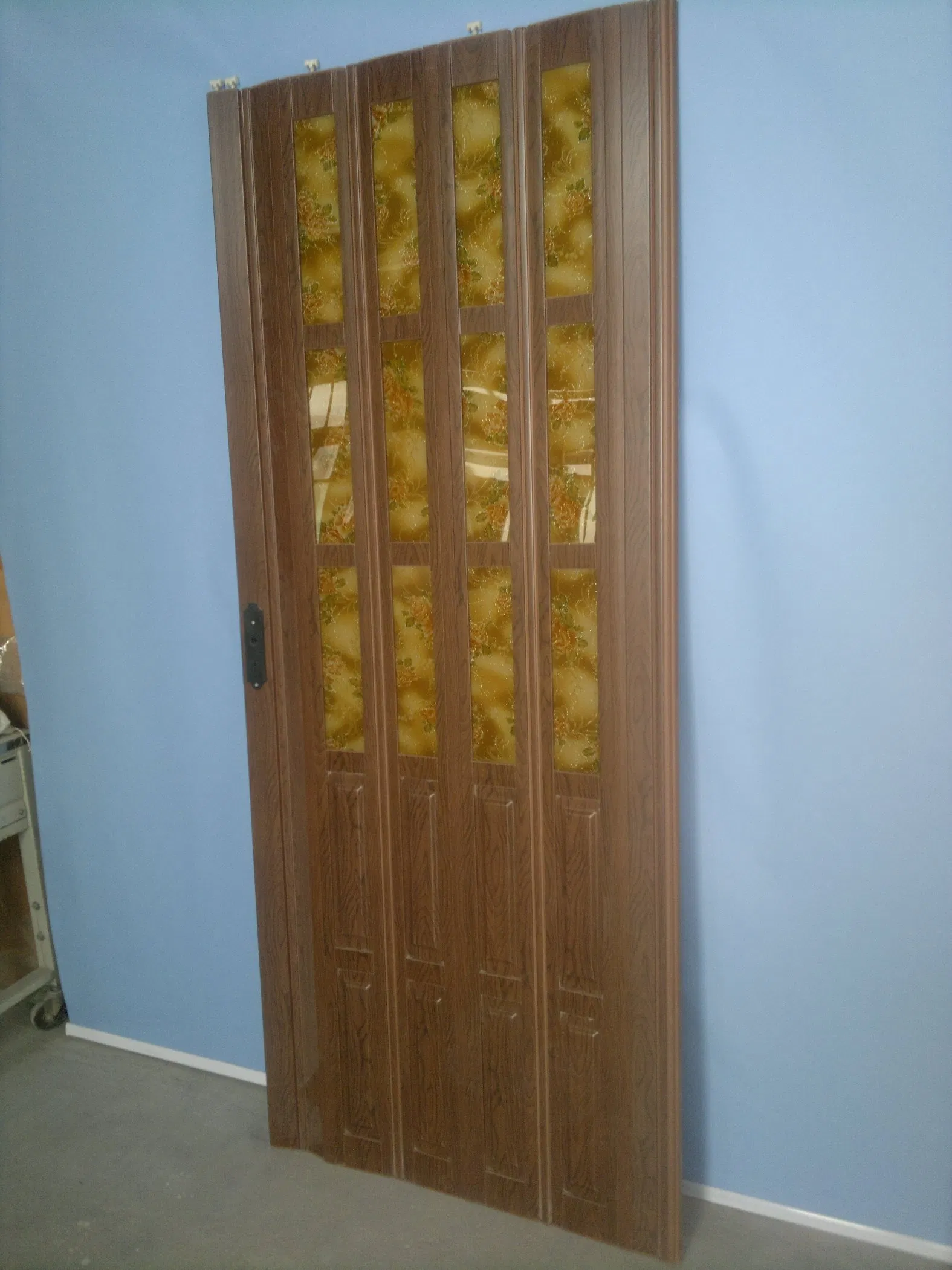 Modern Design Interior PVC Accordion Shutter Door Foldable Plastic with Finished Surface Push Pull Opening Waterproof Feature