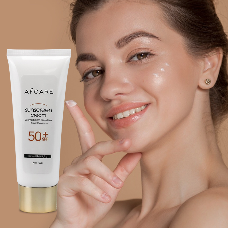 Sunscreen SPF 50+ Oil Control Light and Non Greasy Green Label