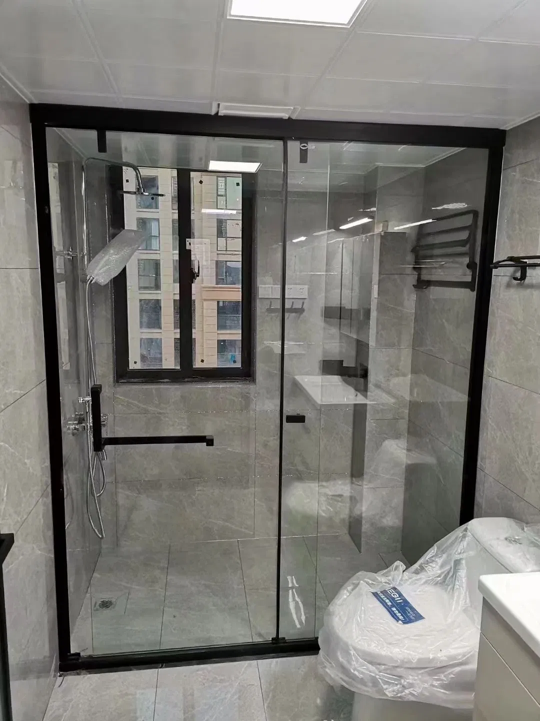 Contemporary Modern Diamond Pivot Shower Room Sliding Style Tempered Glass Shower Door Black Aluminium Frame Bathroom Enclosure