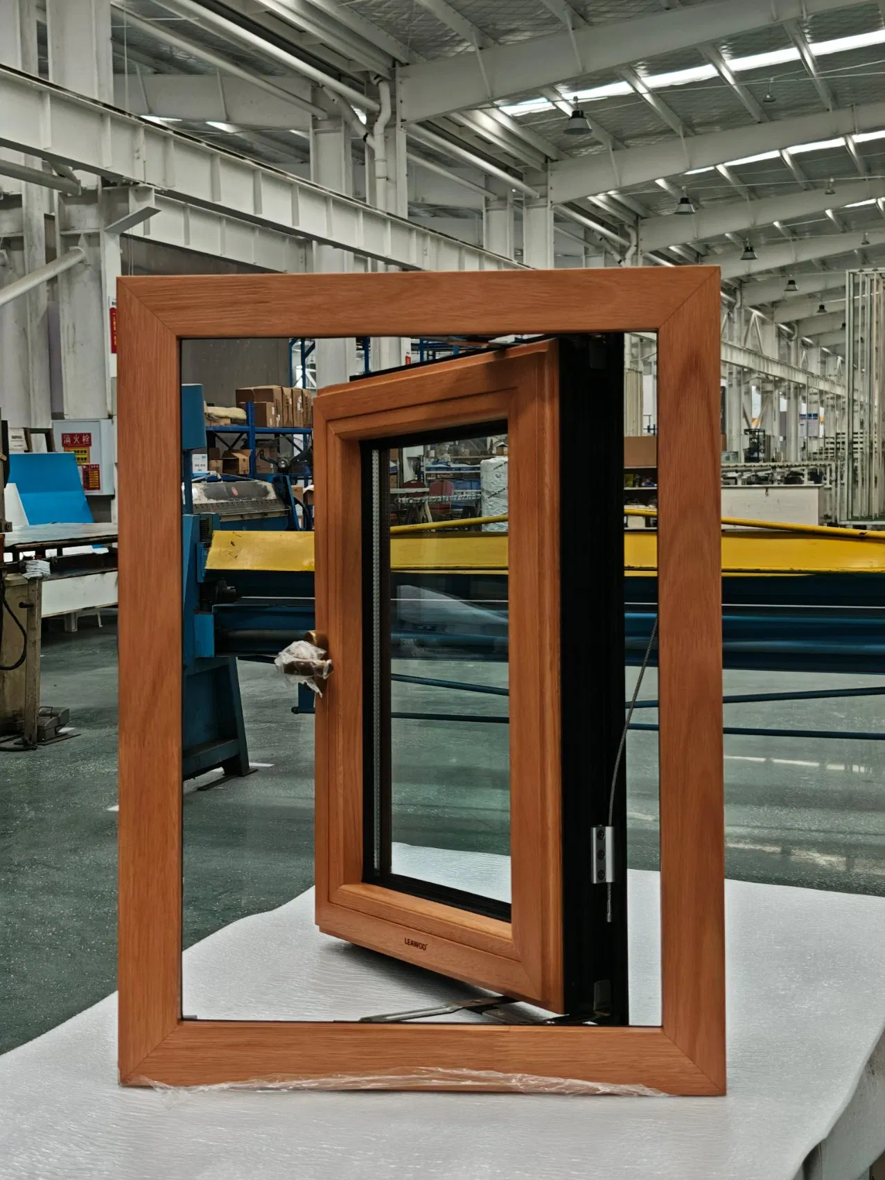 Grill Design Wooden Frame Energy Saving Double Glazed Casement Window for Bulding