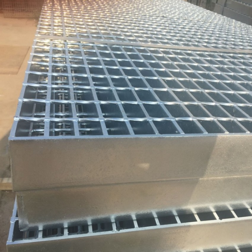 32*5mm Galvanized Walkway Panel Driveway Cover Metal Floor 6m*1m Serrated Steel Grating Car Park