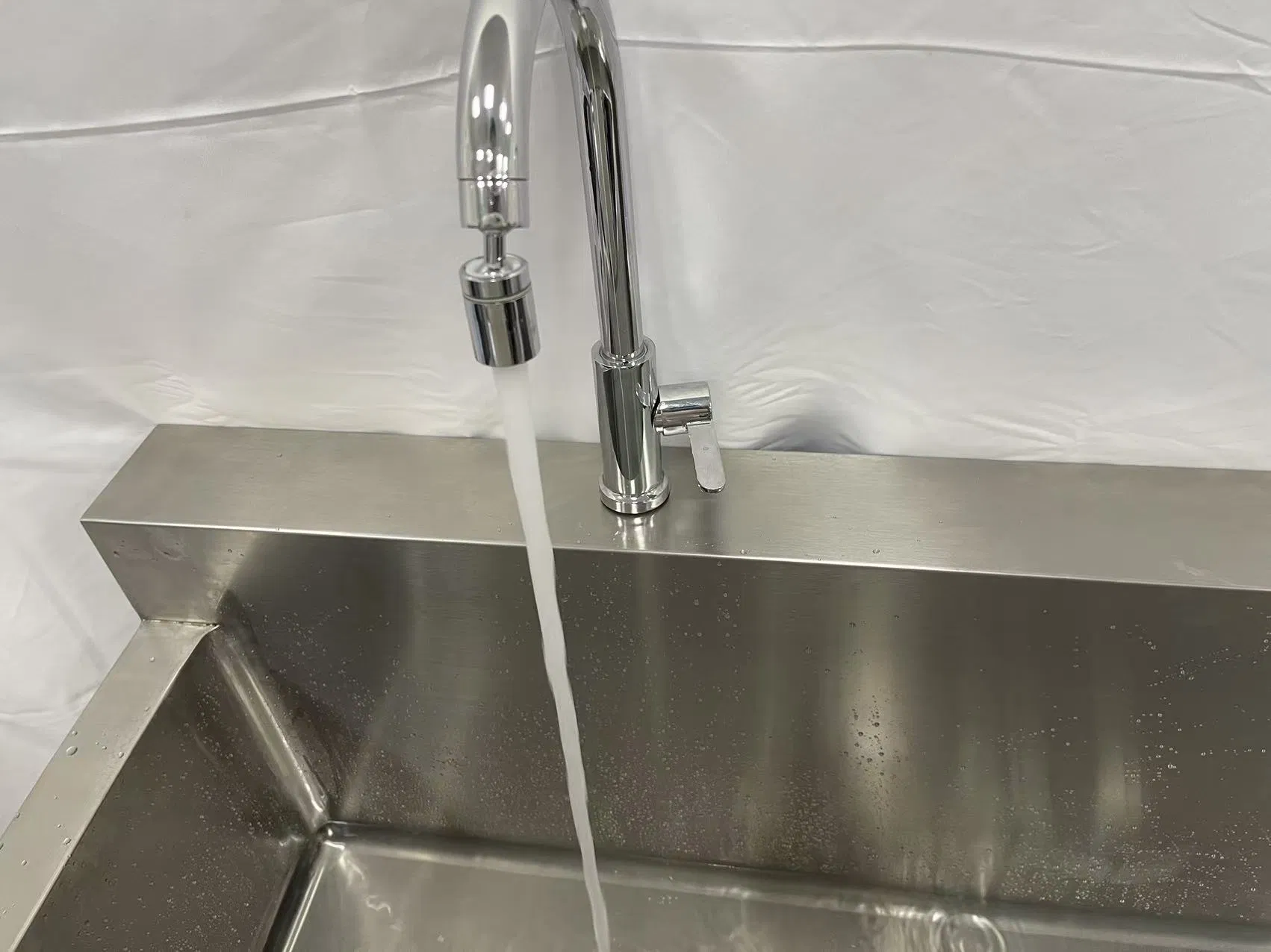 304 Stainless Steel Three Person Hand Washing Sink Medical Wash Basin