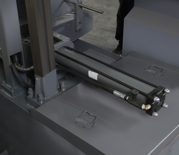 Ленточная пила для профиля промышленная