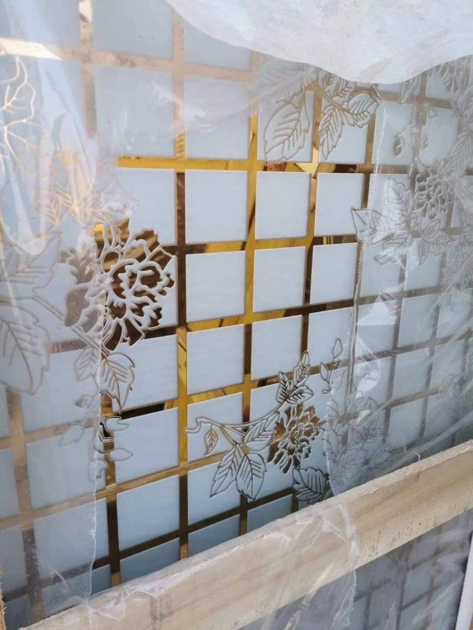 Golden Coated Production of Decorative Glass for Iraq Market