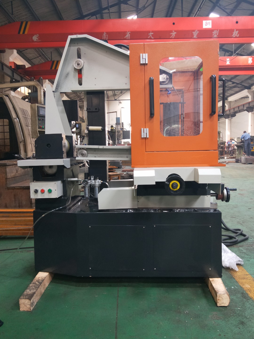 Ленточная пила по металлу портативная для больших заготовок