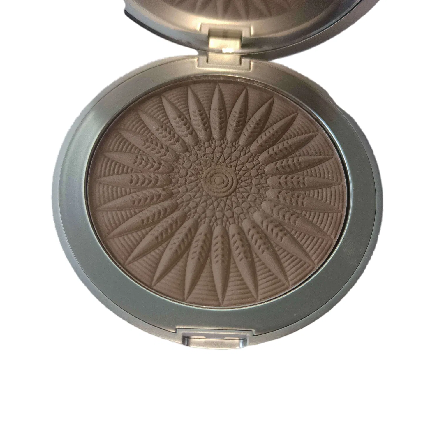 Radiant Mineral Makeup Powder for Flawless Matte and Shimmering Looks