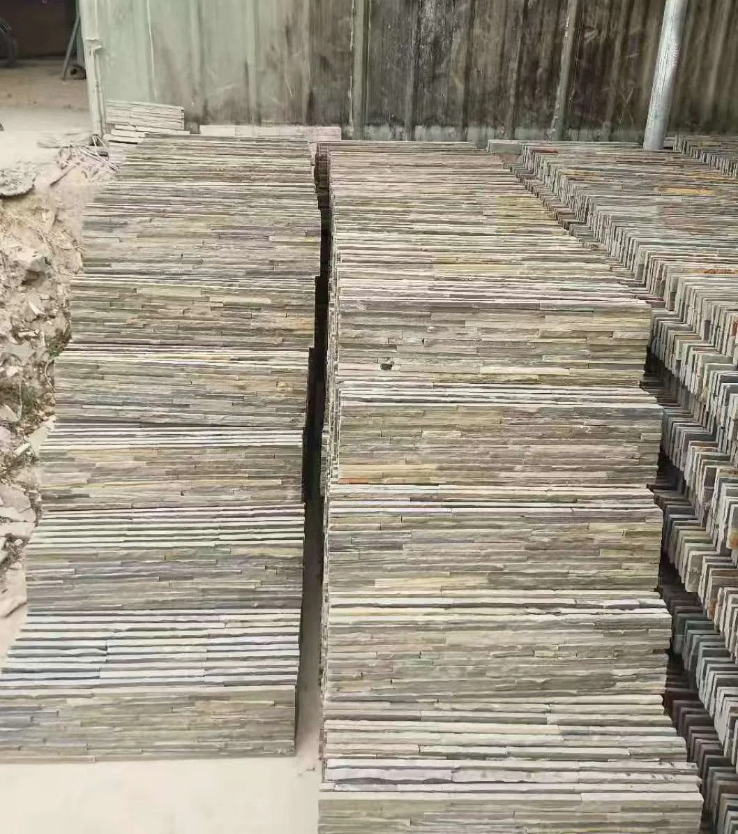 Elegant Natural Slate Wall Cladding for Trendy Home Exteriors