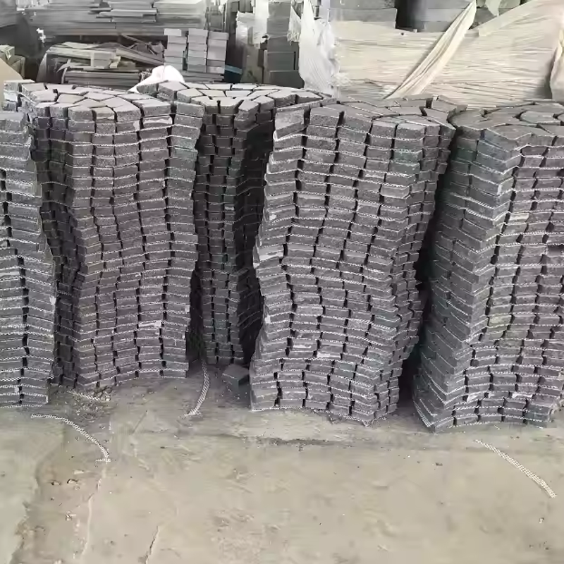 Direct Factory Supply Grey Granite Tumbled Cube Paver Stones Natural Cobble Stones