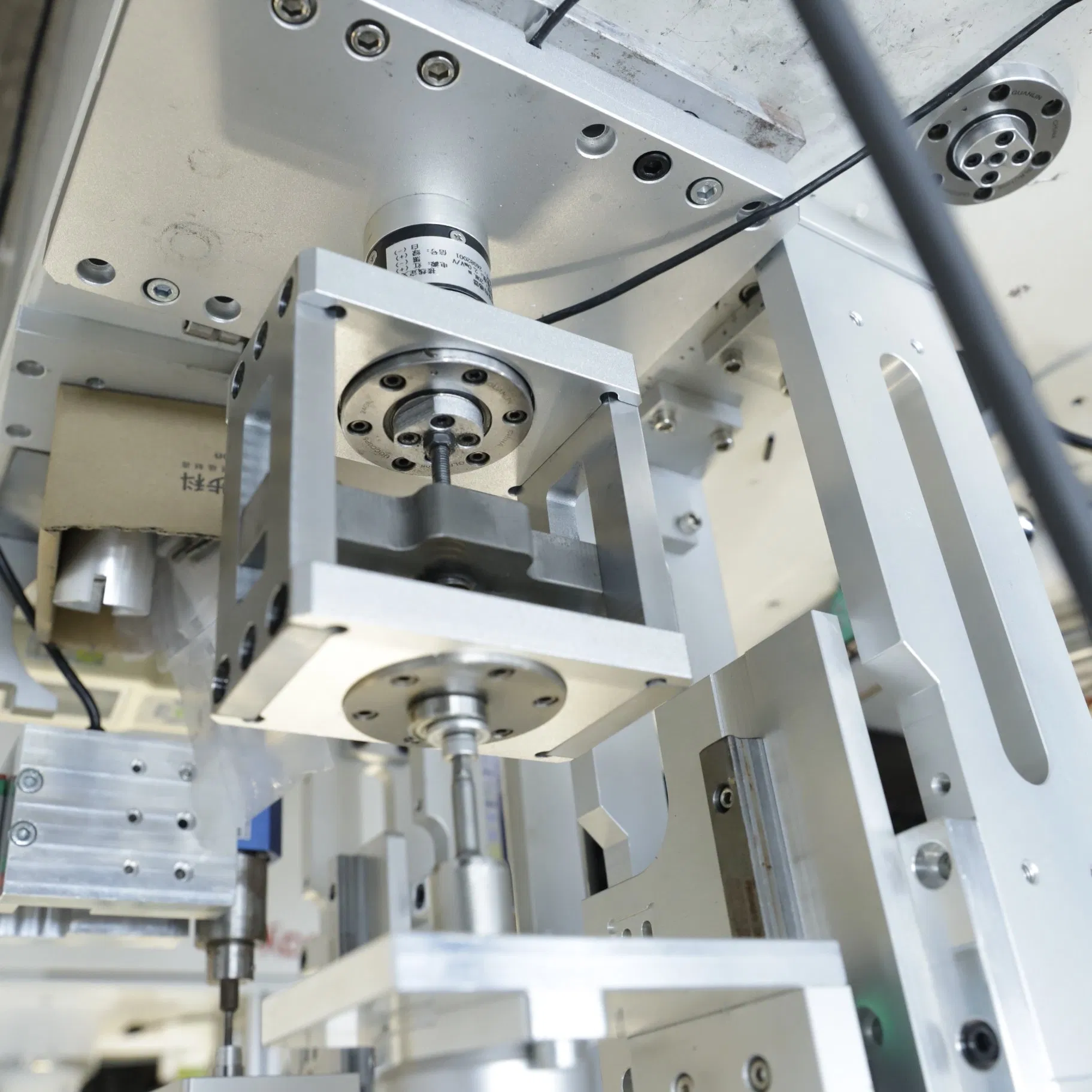 Беспроводной шуруповерт с высоким крутящим моментом