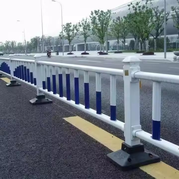 Customizable Municipal Fencing for Effective Urban Safety Guardrail Solutions