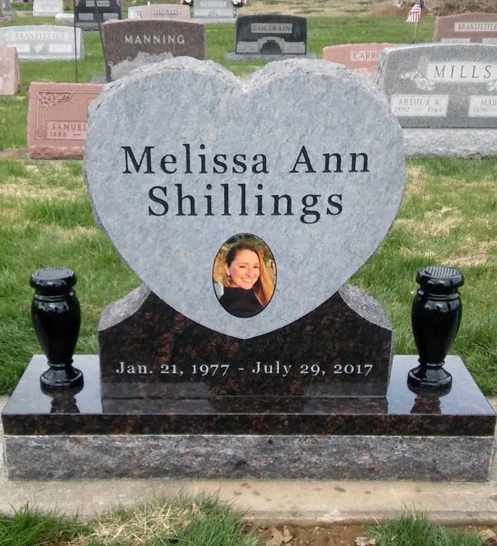 China Wholesale Granite Stone Monument Price Heart Shaped Memorials Design