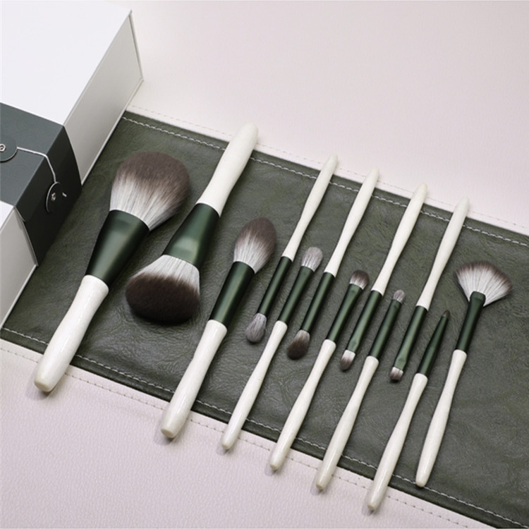 Factory Wholesales 12PCS Personalized Synthetic Hair Wooden Handle Makeup Brush Set