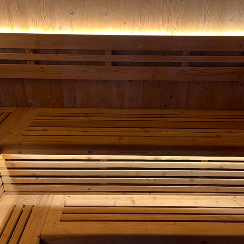 Традиционная уличная сауна-бочка из термодерева