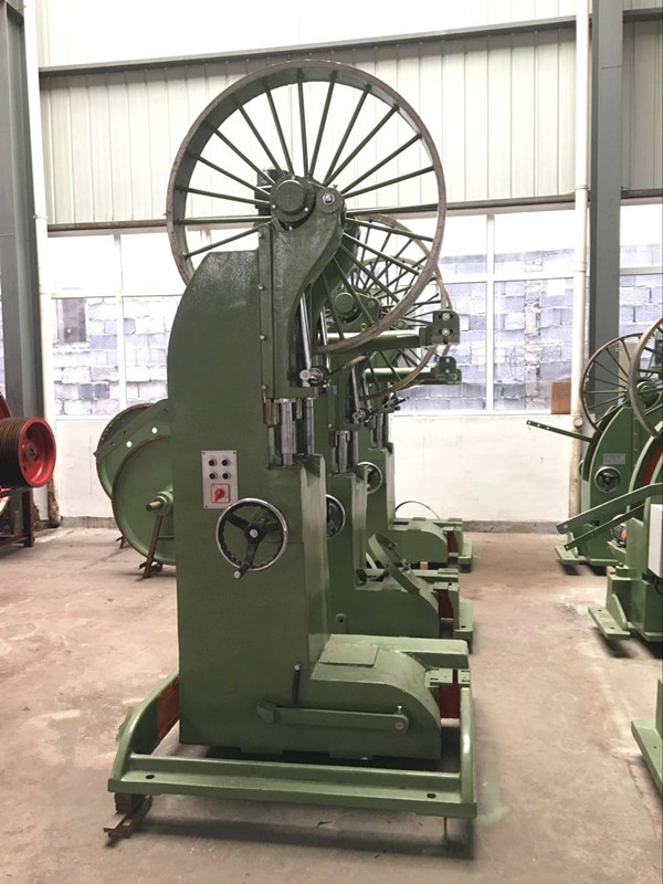 Ленточная пила по дереву вертикальная стандартная