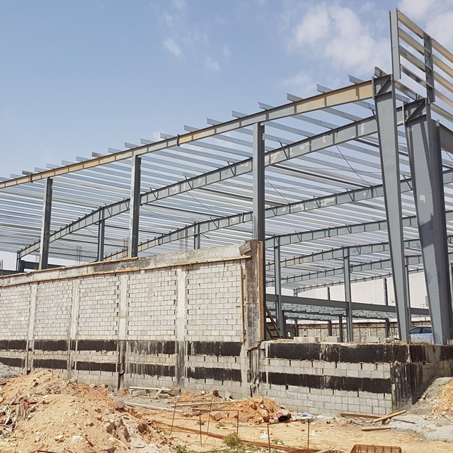 Design H Section Galvanized Metal Construction Prefab/Prefabricated Frame Industrial Building Workshop/Warehouse Steel Structure with Painted Sandwich Panel