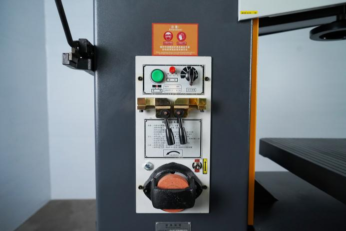 Ленточная пила по металлу вертикальная