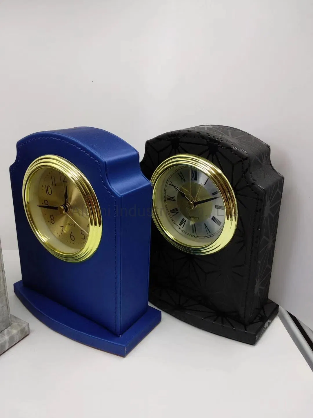 Table Wooden Silent Alarm Clock for Hotel