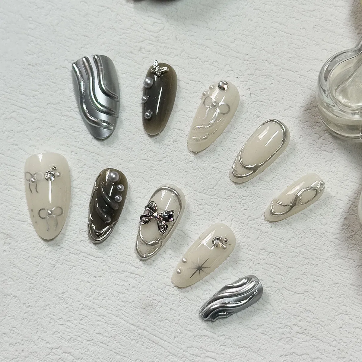 Cross-Border Hot Sale Almond Fake Nails 10PCS Textured Silver Bow Three-Dimensional Ripple Ins Style Wearable Nail Pieces