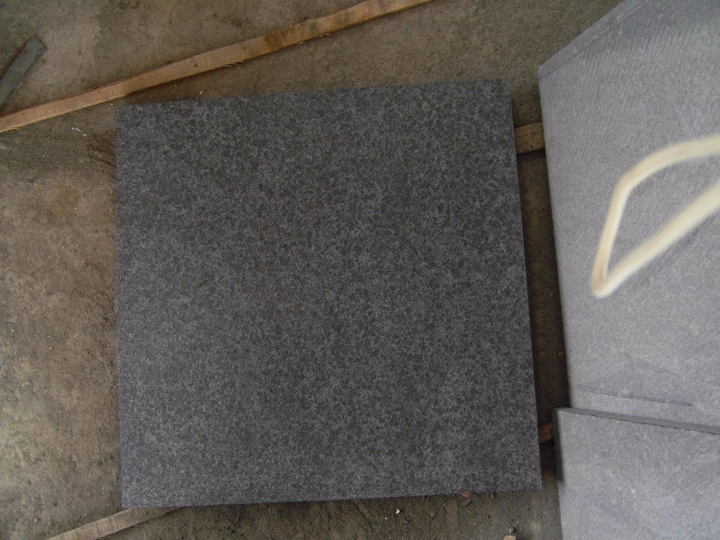 Flamed Black Basalt Tiles Customized Paving Floor Tiles