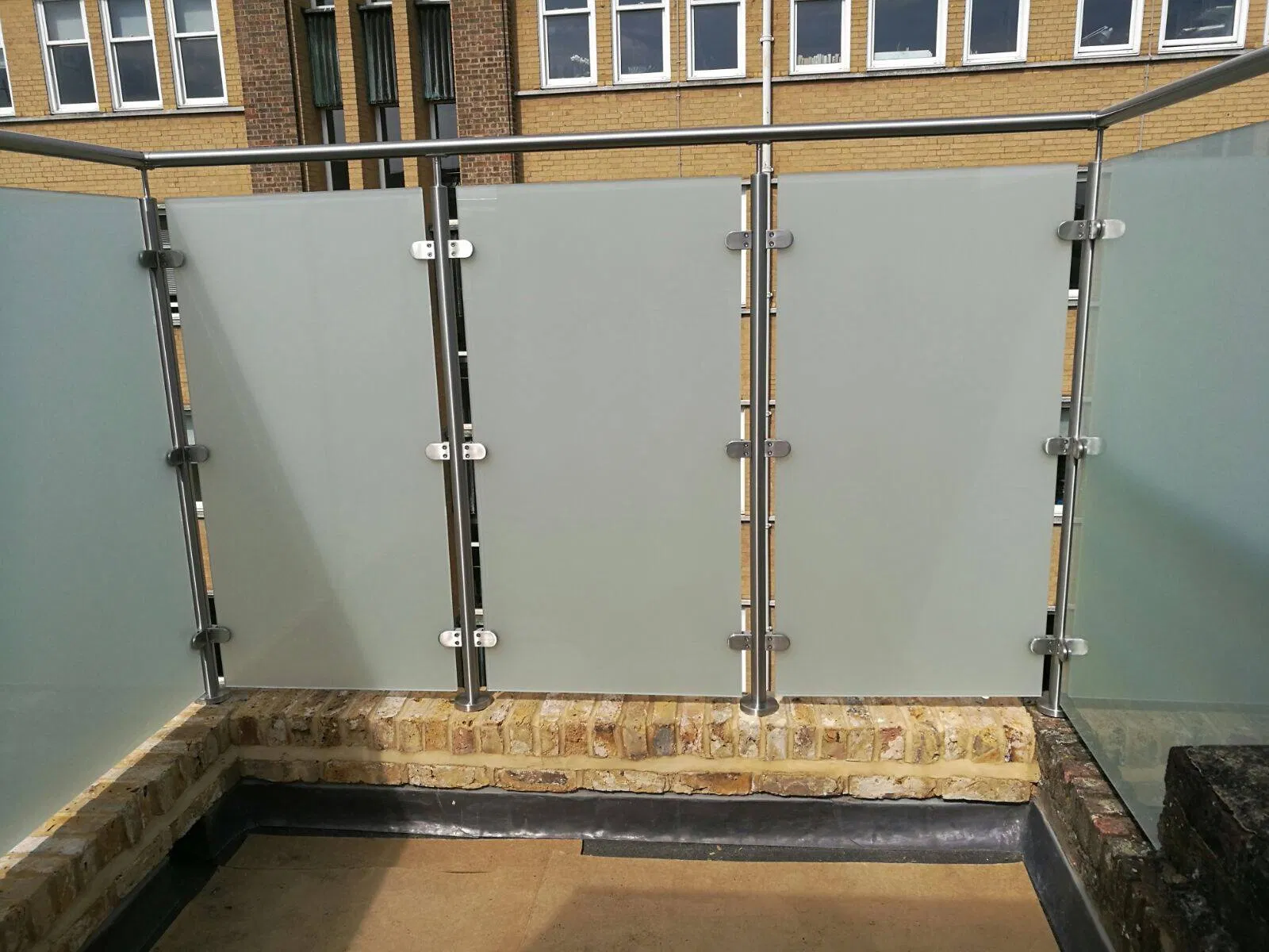 European Standard Stainless Steel Glass Railing Made in China