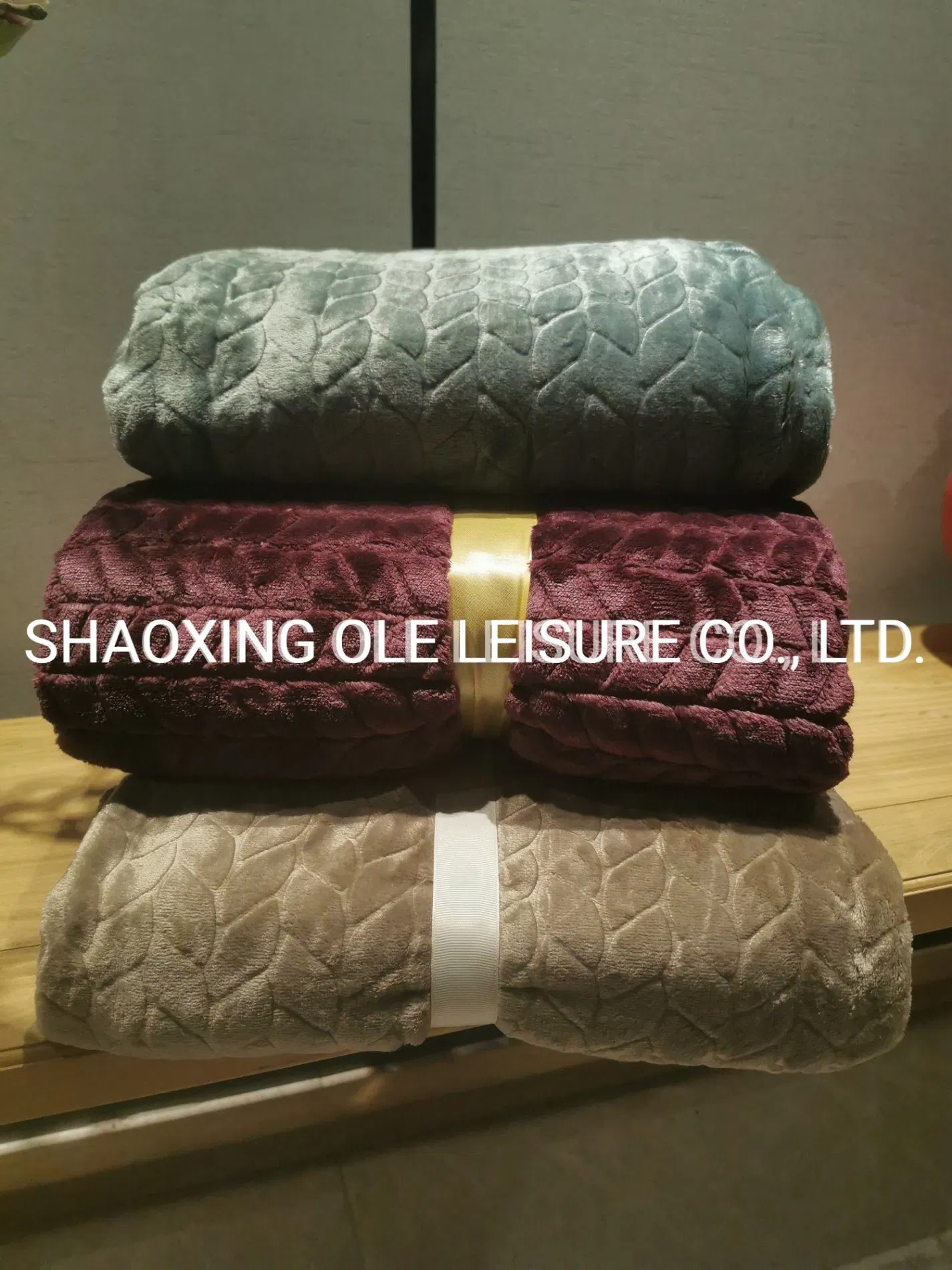 Factory Price Comfortable and Warm Embossed Flannel Blanket Ready Stock